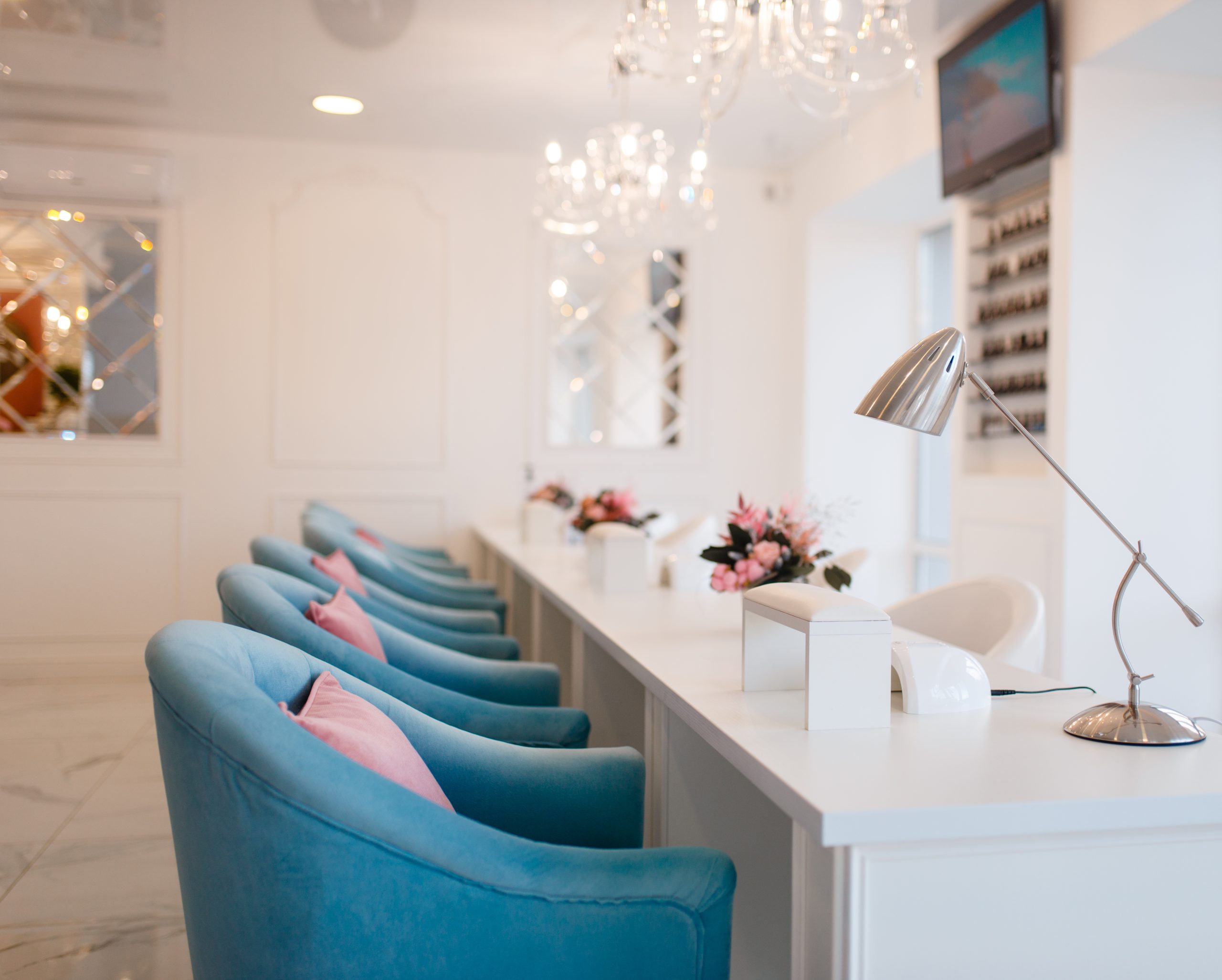 ネイリストの給料/手取りを増やしたいならewalu