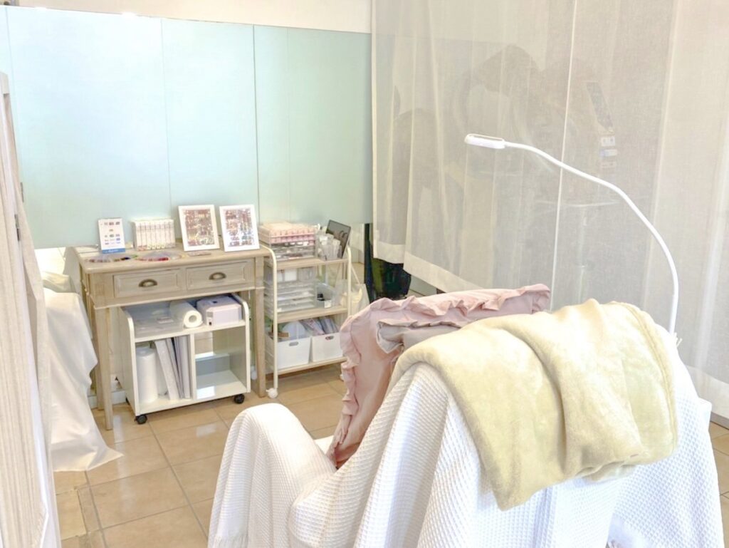 自宅ネイルサロンの月収はどれくらい？儲からないと言われる理由や収入をあげるコツについて解説