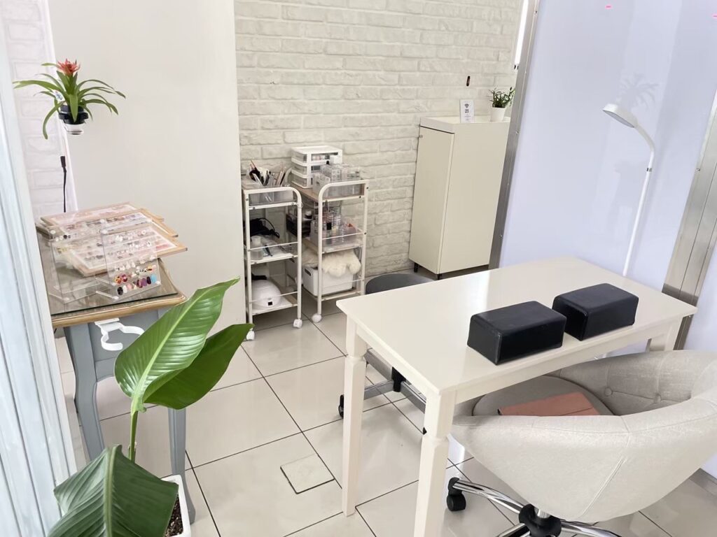 独学でネイリストになった人が実際にやっていることとは？