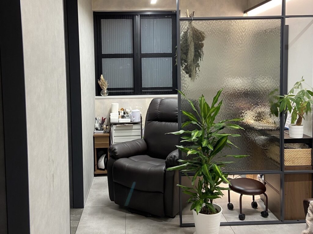 アイリストの歩合相場は高い？気になる給料をエリア/働き方別に徹底調査