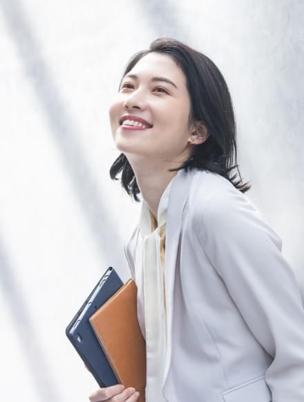 ゼロからでも、自由に、安心に。ewaluと始める独立の一歩。