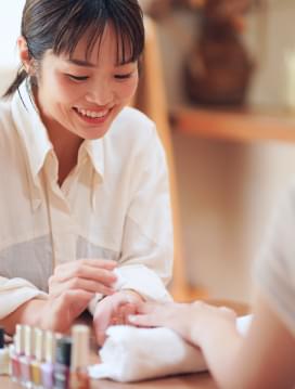 ゼロからでも、自由に、安心に。ewaluと始める独立の一歩。