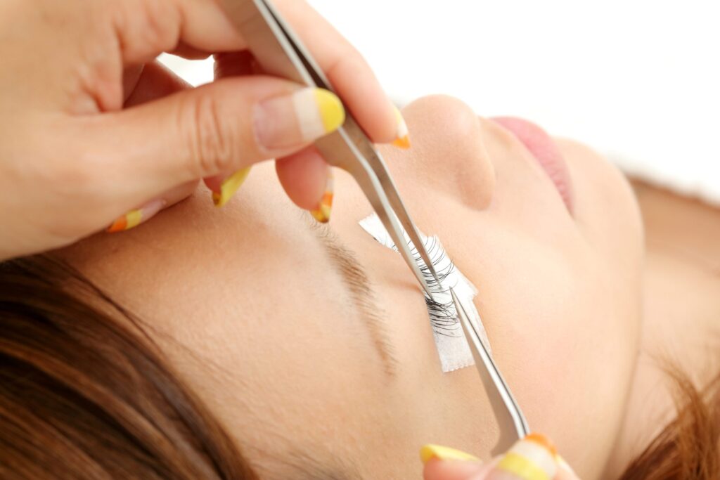 マツエクサロン開業で助成金は使える？資金や申請についても徹底解説